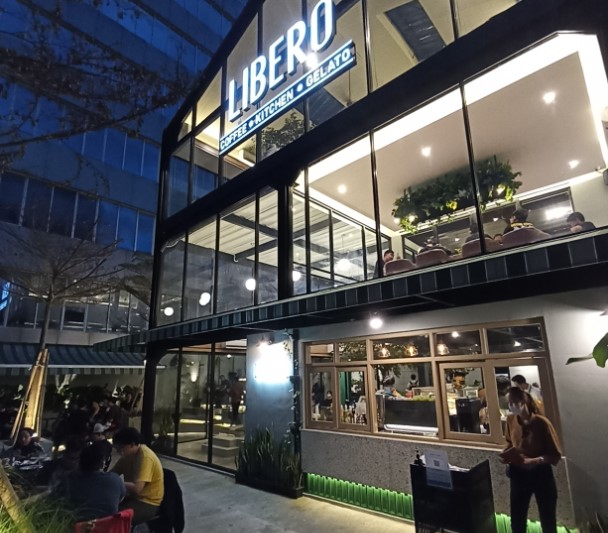 Nongkrong Santai di Nazone Coffee Shop: Tempat Favorit untuk Kopi dan Diskusi